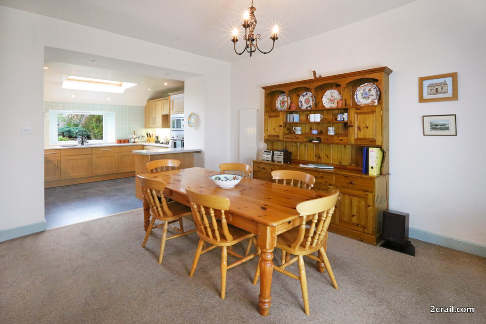 well equipped holiday cottage dining kitchen